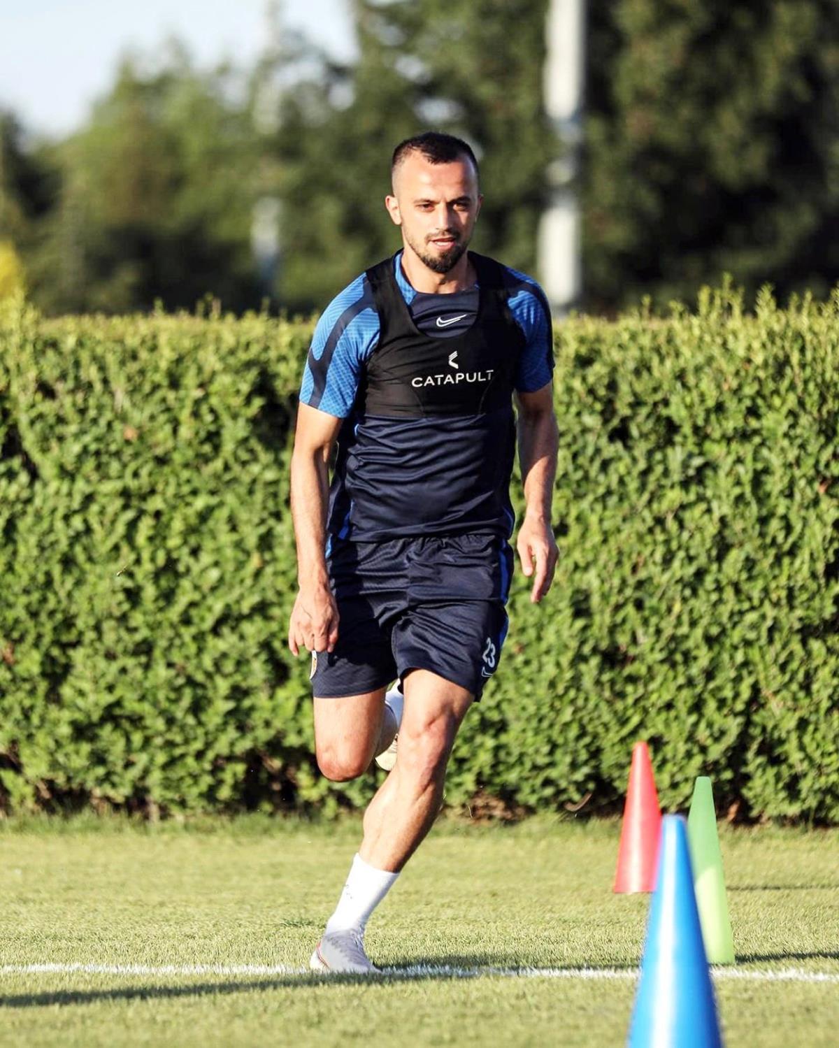 2022’nin en çok konuşulan isimlerinden İlhan Parlak kimdir? Futbolcu İlhan Parlak hayatı ve biyografisi