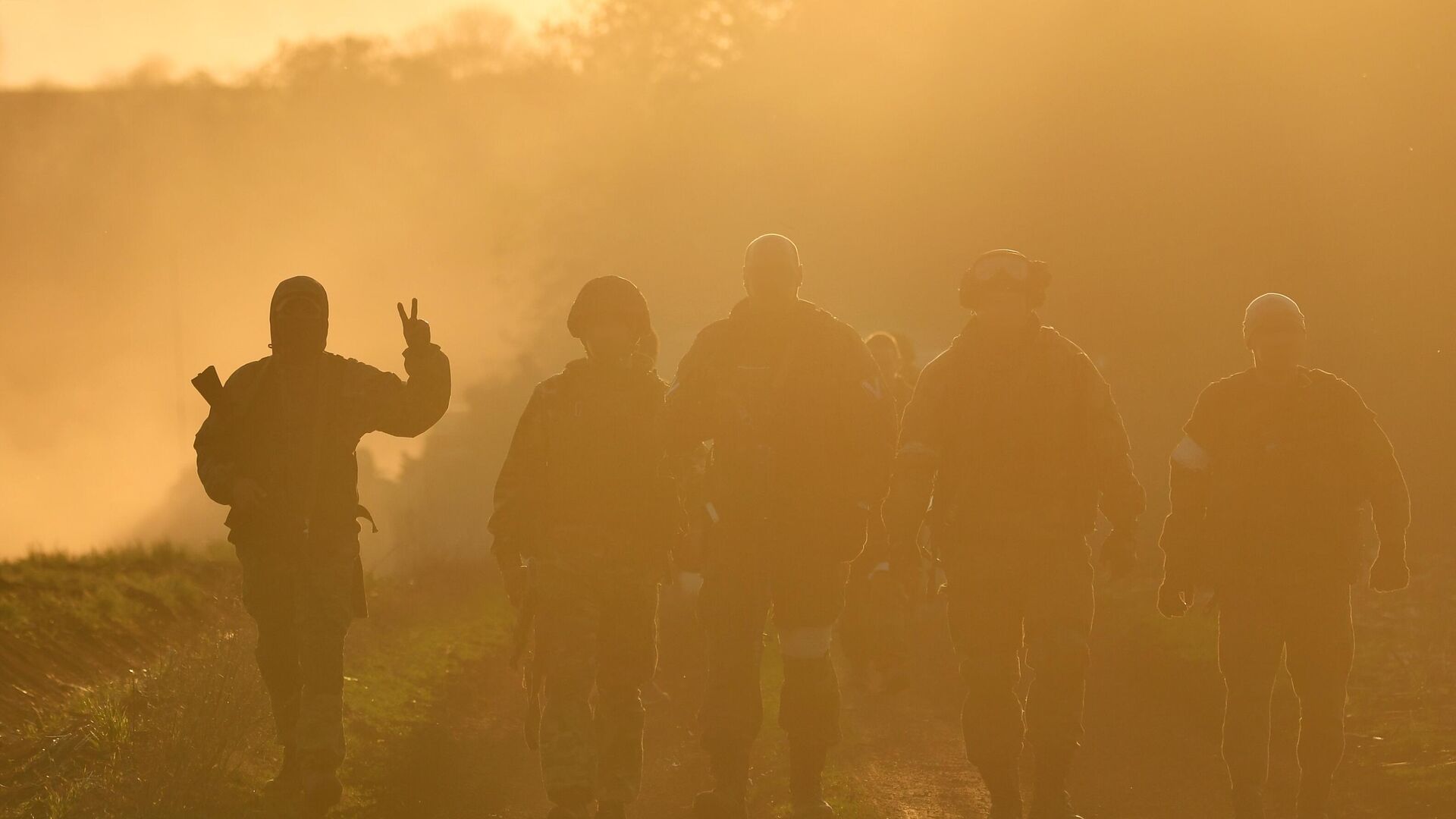 Birleşik Rusya partisi liderleri çatışma bölgesindeki askerlerle görüştü
