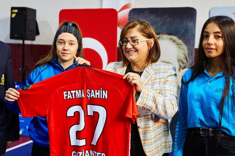 Gaziantep’ten lise öğrencilere ‘eşforman’