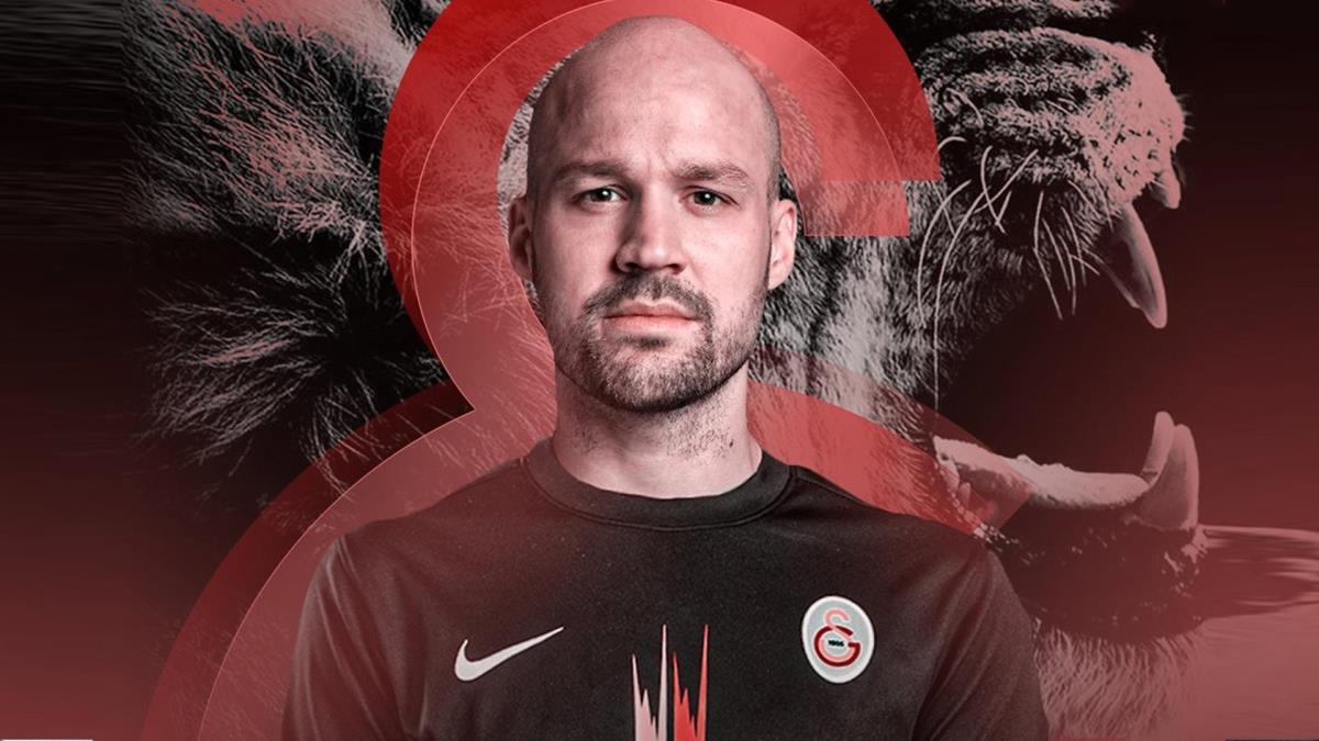 Taraftar küplere bindi! Galatasaray’ın koçu bonservis bedeli ile satıldı