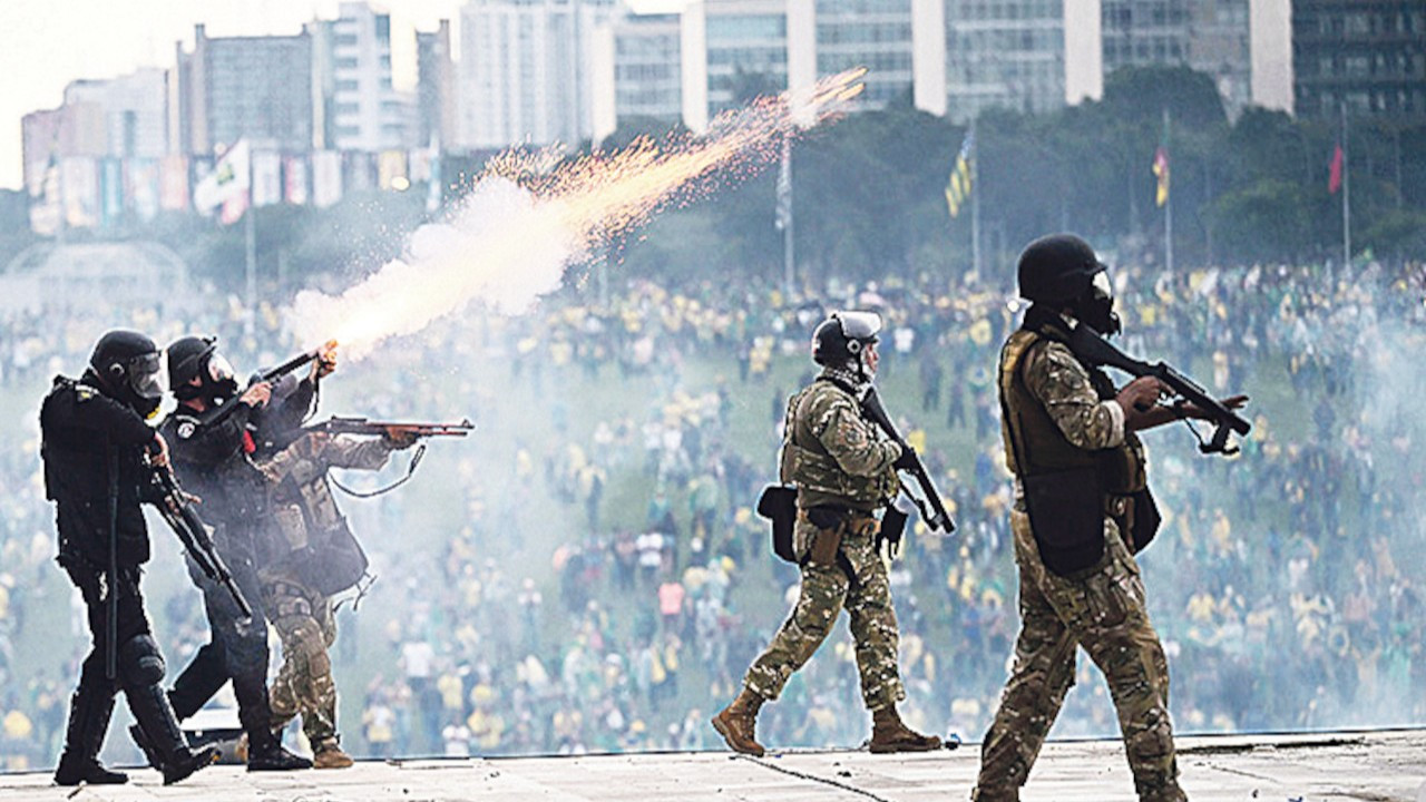 Brezilya’da göstericiler Kongre ve Devlet Başkanlığı’nı bastı