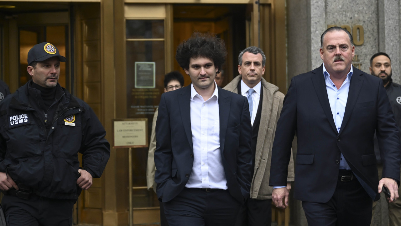 FTX’in eski CEO’su Sam Bankman-Fried “dolandırıcılık” suçlamalarını reddetti