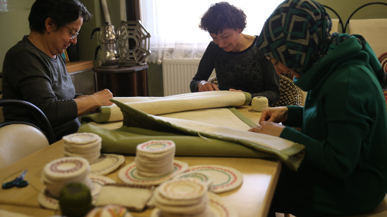 Girişimci kadınların büyük başarısı! Atık yünleri ekonomiye kazandırıyor