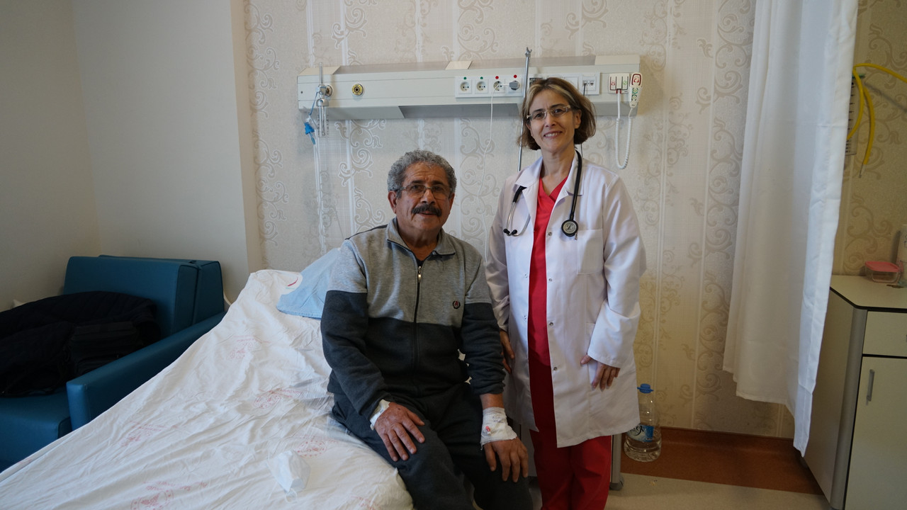 Hastaneden izin alıp katıldığı TOKİ kura çekiminde ev sahibi oldu