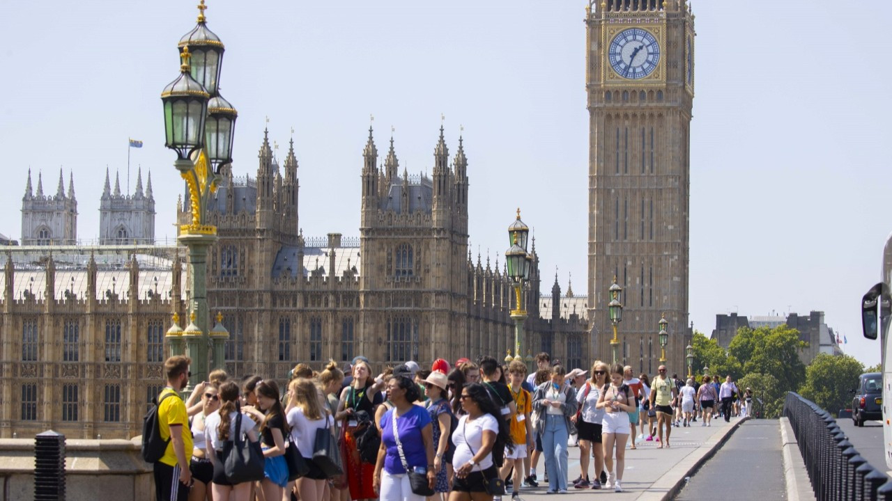 İngiltere’de konut fiyatları düştü