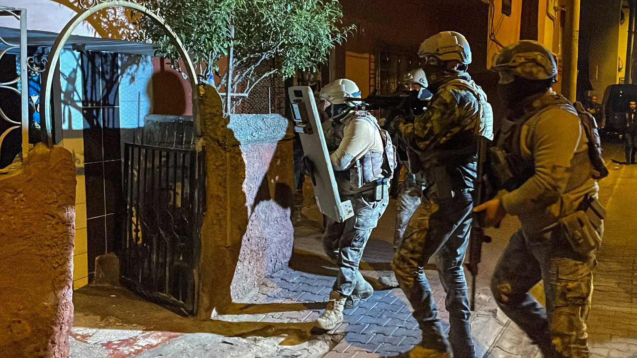 Mersin’de şafak operasyonu: 25 gözaltı