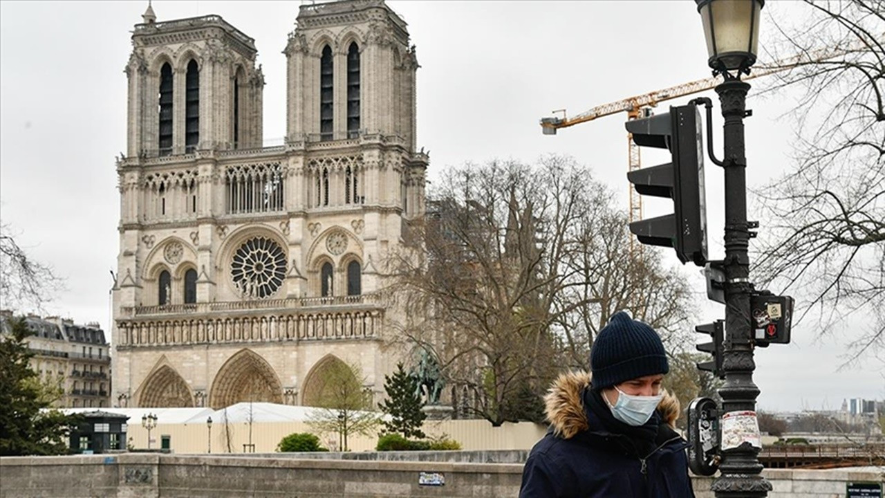 Paris’te tren garında bıçaklı saldırı