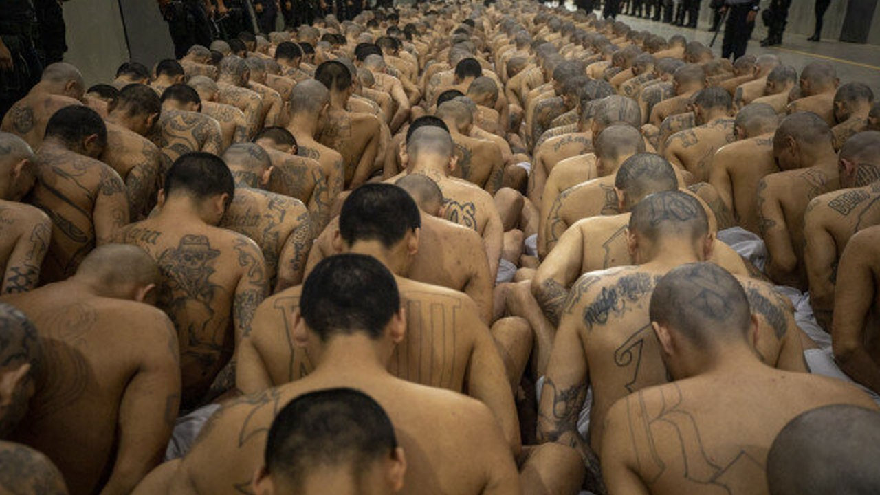 2 bin çeteciyi soyup, Amerika kıtasının en büyük hapisanesine naklettiler