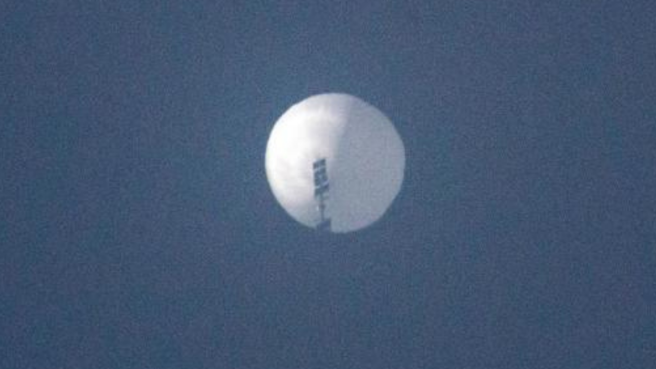 ABD ordusu Çin’e ait balonun enkazını denizden çıkardı