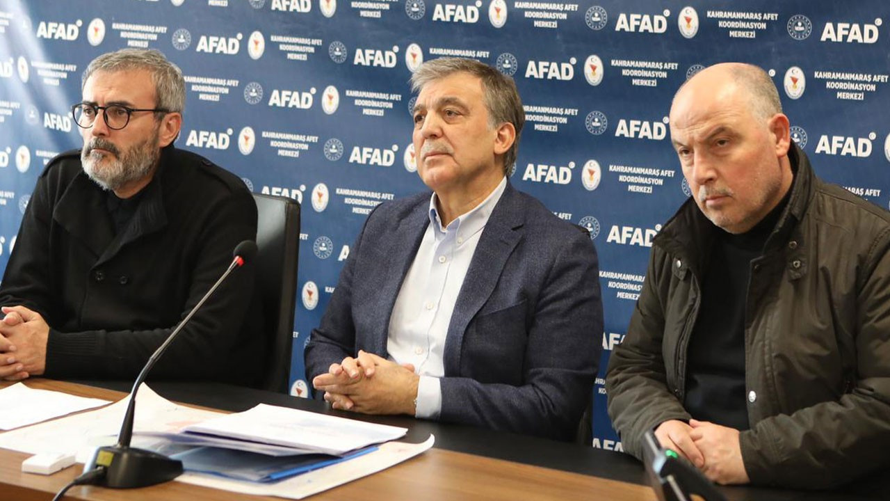 Abdullah Gül deprem bölgesini ziyaret etti! Gözyaşlarıyla takip ettik