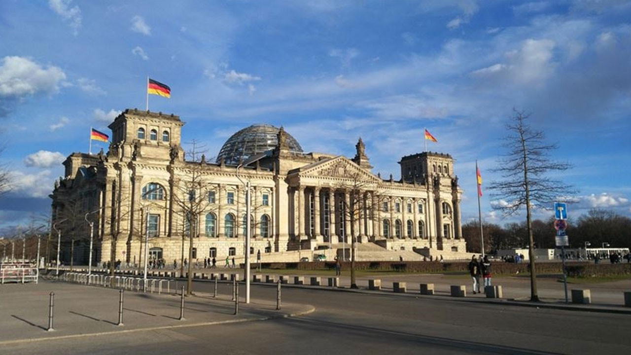 Alman şirketlerden deprem bölgesine ilaç ve tıbbi malzeme