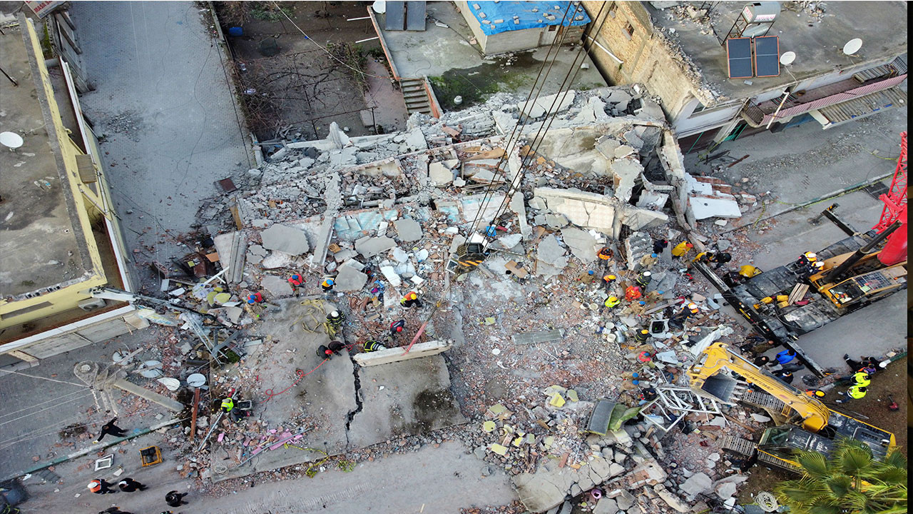Antep’te depremde yıkılan Ayşe-Mehmet Polat sitesinin müteahhidi gözaltına alındı