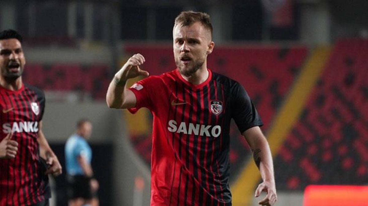 Beşiktaş, deprem sonrası ligden çekilen Gaziantep FK’dan Alexandru Maxim’i renklerine bağladı