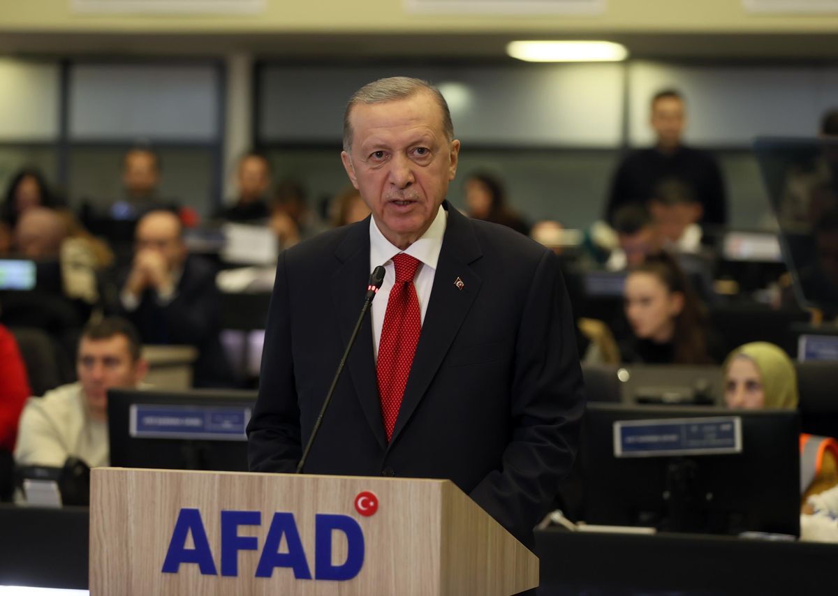 Cumhurbaşkanı Erdoğan: Depremde hayatını kaybedenlerin yakınlarına acil ihtiyaçları için 100 bin lira nakdi yardım yapacağız