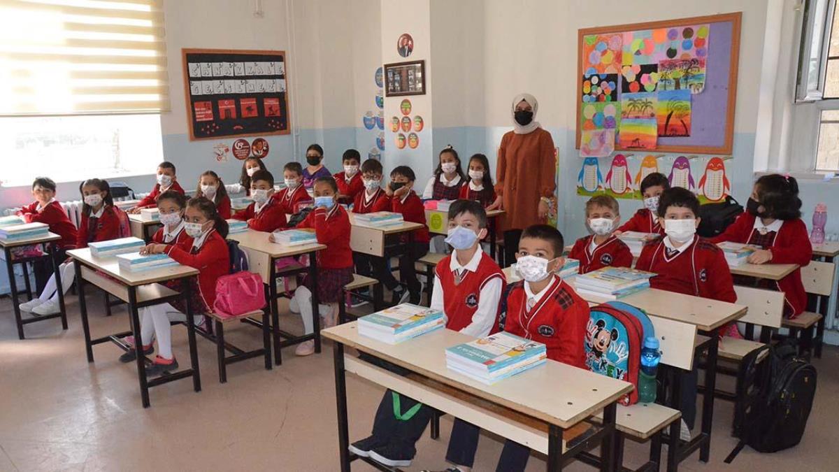 Deprem bölgesinde okullar ne zaman açılacak? Liseler ne zaman açılıyor? Okullar uzatıldı mı?