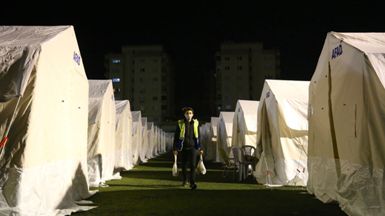 Deprem çadırlarının özellikleri nasıl olmalı? Afet çadırları yangına dayanıklı malzemeden üretilmeli