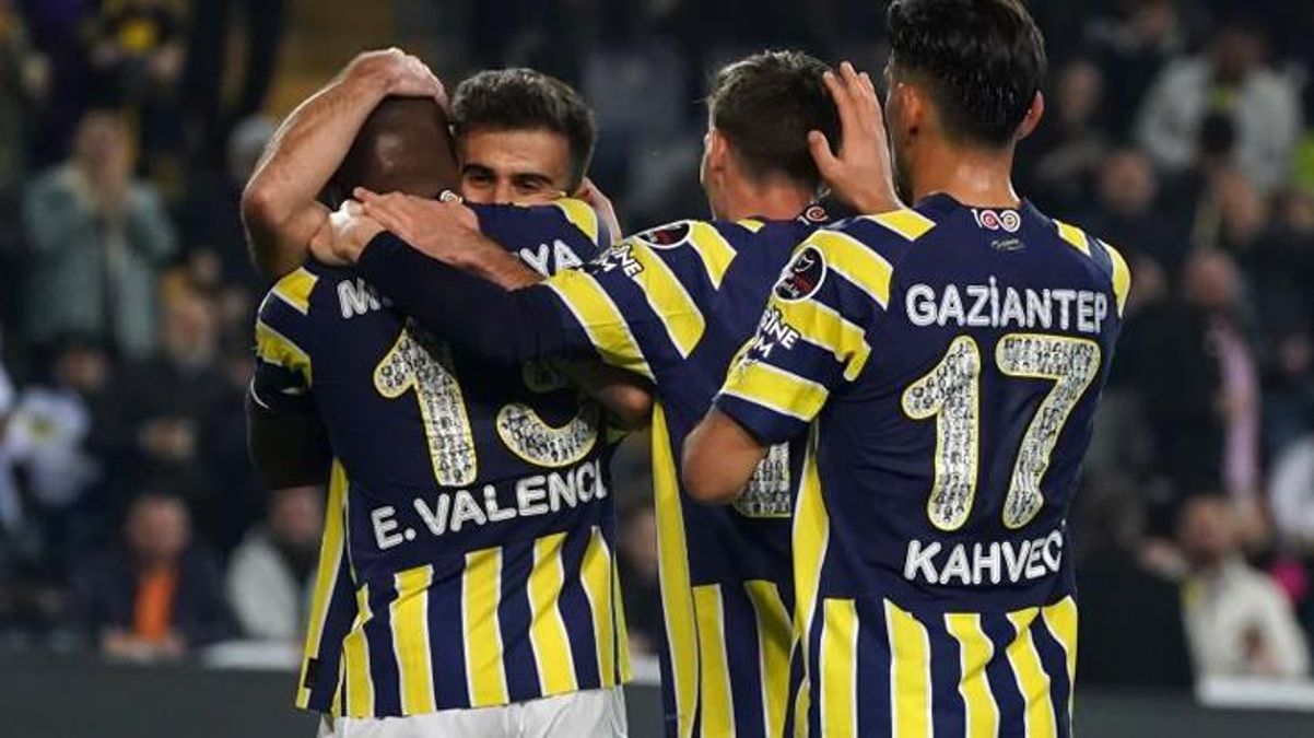Deprem felaketi nedeniyle ara verilen Süper Lig’in açılış maçında Fenerbahçe, Konyaspor’u 4-0 mağlup etti