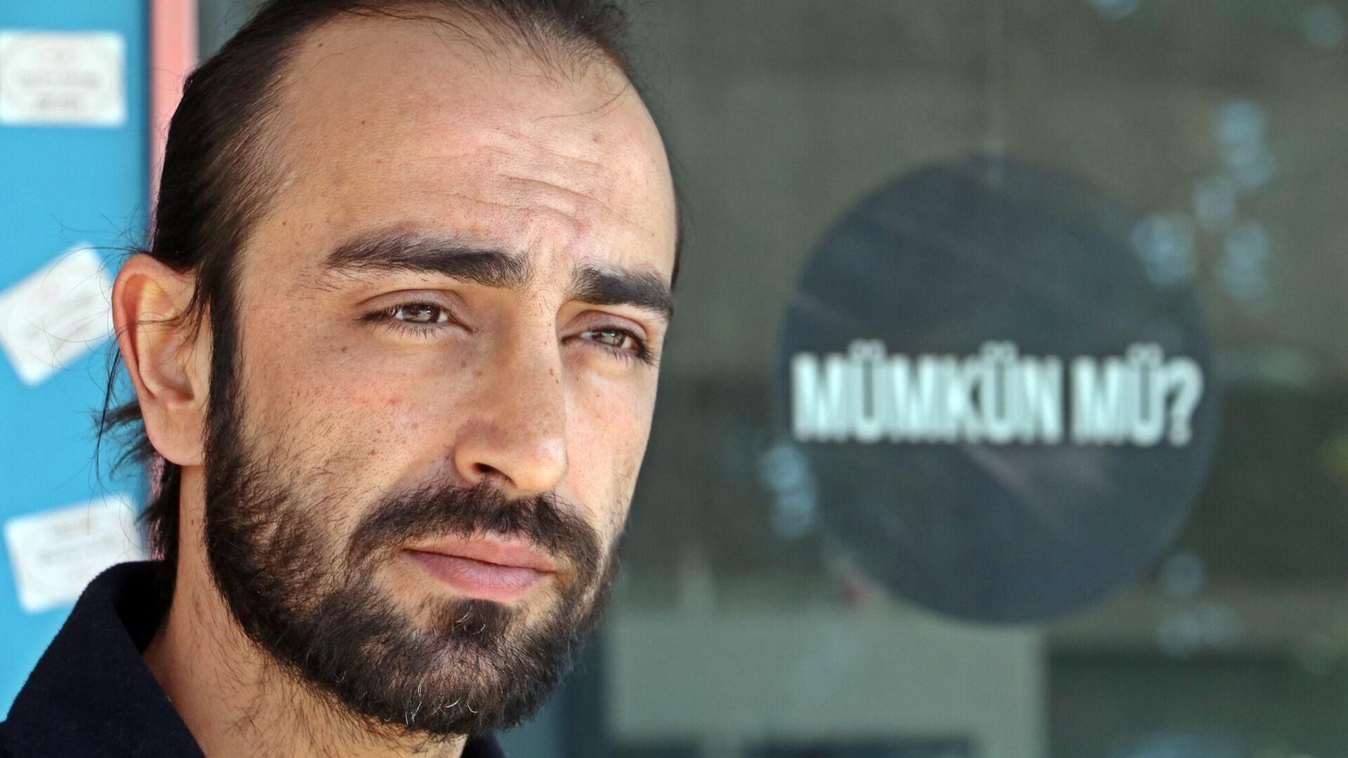 Depremde ailesini kaybeden adam kayıtlara ölü olarak geçti, yaşadığını kanıtlamaya çalışıyor