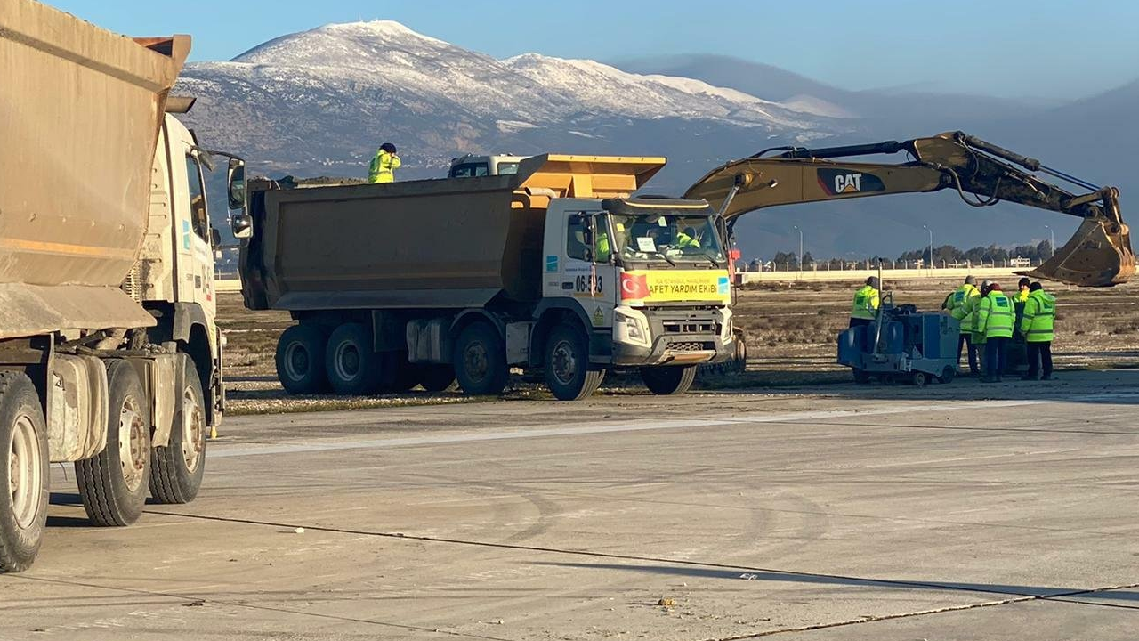 Depremde hasar gören Hatay Havalimanı’nda çalışmalar başladı