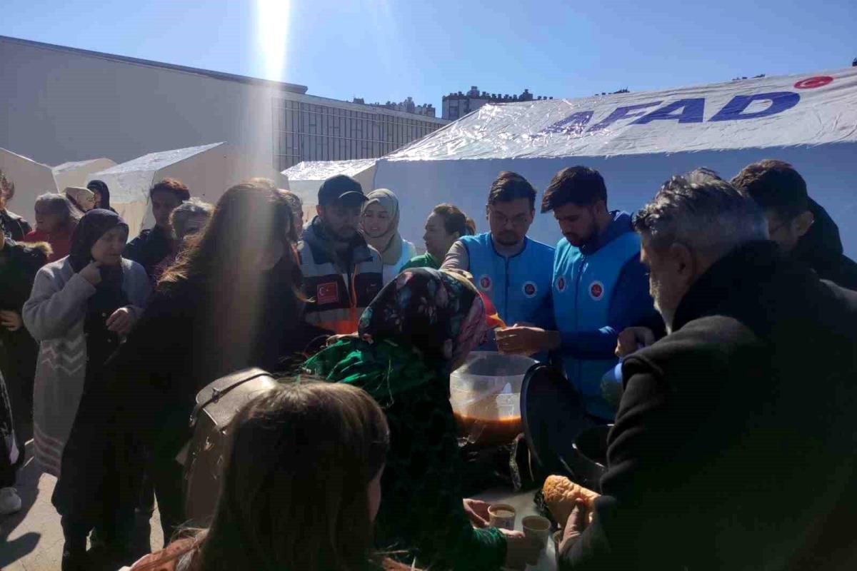 Diyanet İşleri Başkanı Erbaş: “Deprem bölgesinde ibadet ruhuyla çalışan 15 bin hocamıza kolaylık diliyorum”