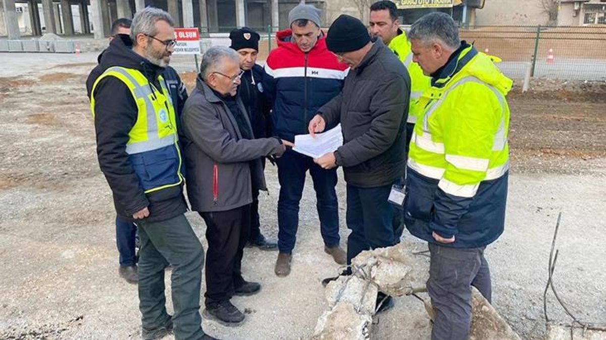 Elbistan’da depremzede esnaf için 72 saatte konteyner çarşı kuruldu