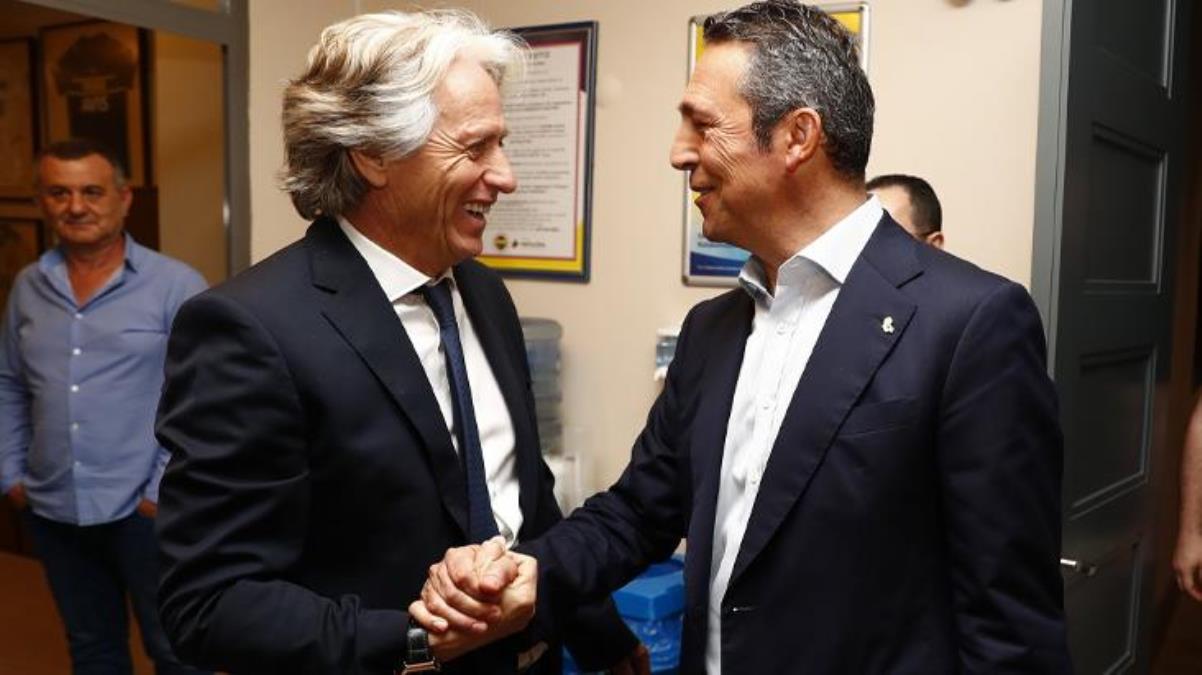 Fenerbahçe’de transfer gündemi hareketli! 2 giden 1 gelen var