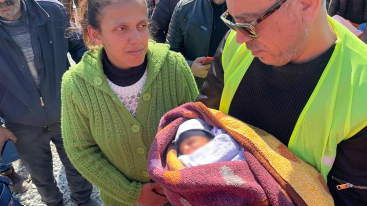 Haluk Levent, enkazdan çıkarılan 10 günlük bebeğe “Mavi” adını verdi