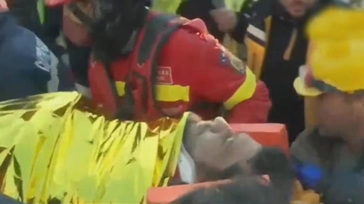 Hatay’da bir mucize daha! 149 saat sonra enkazdan böyle çıkarıldı