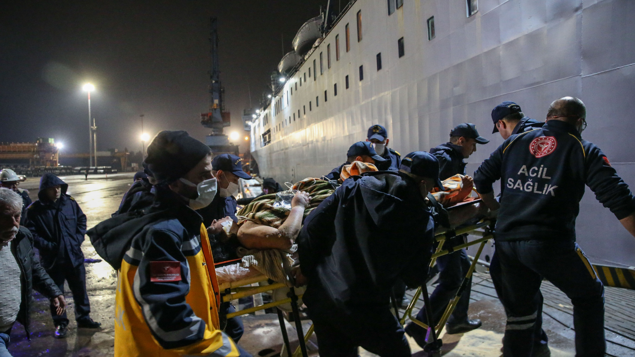 Hatay’da depremde yaralananlar TCG İskenderun gemisinde