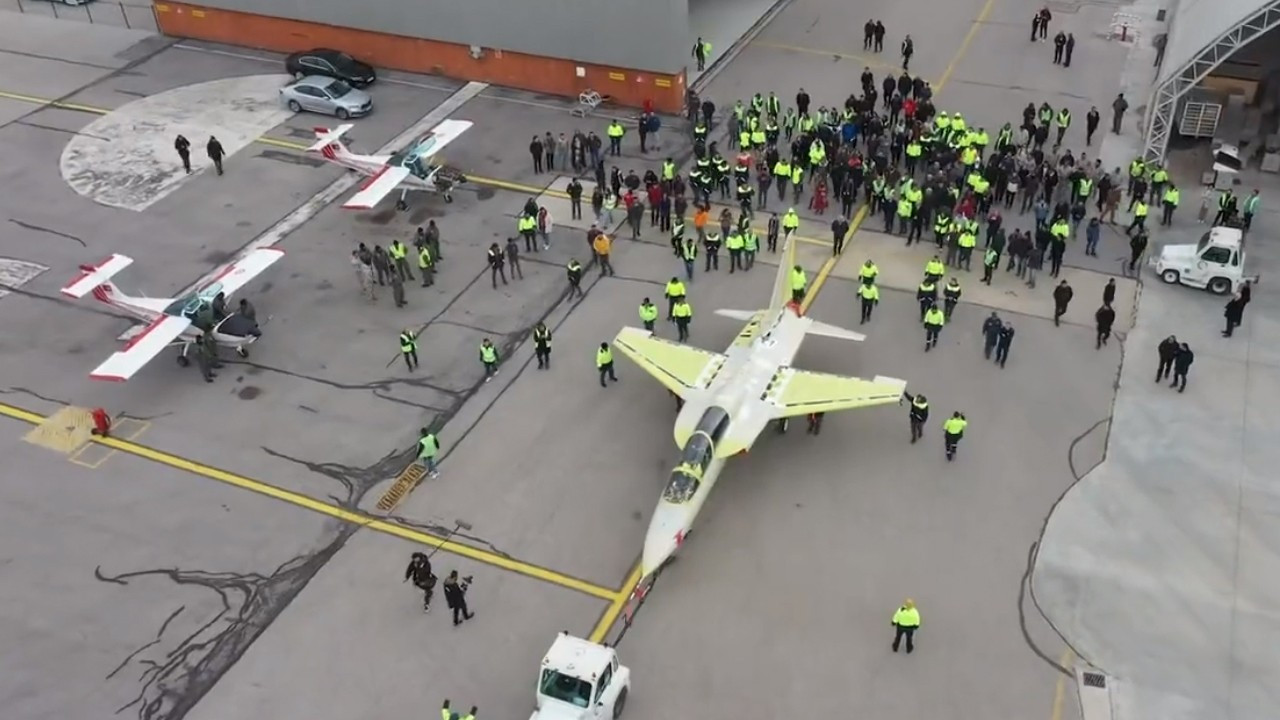 Hürjet marşa bastı!