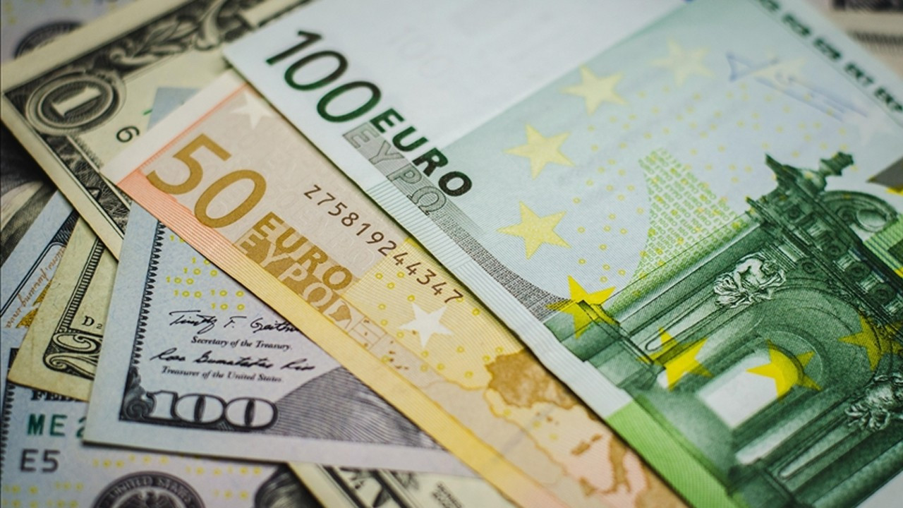 İran’da dolar ve euro tarihi zirveye fırladı