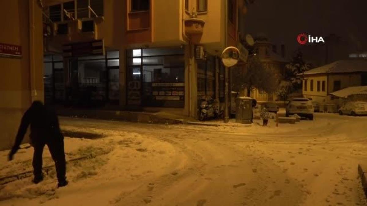 Isparta’da kar sebebiyle okullar yarın tatil edildi
