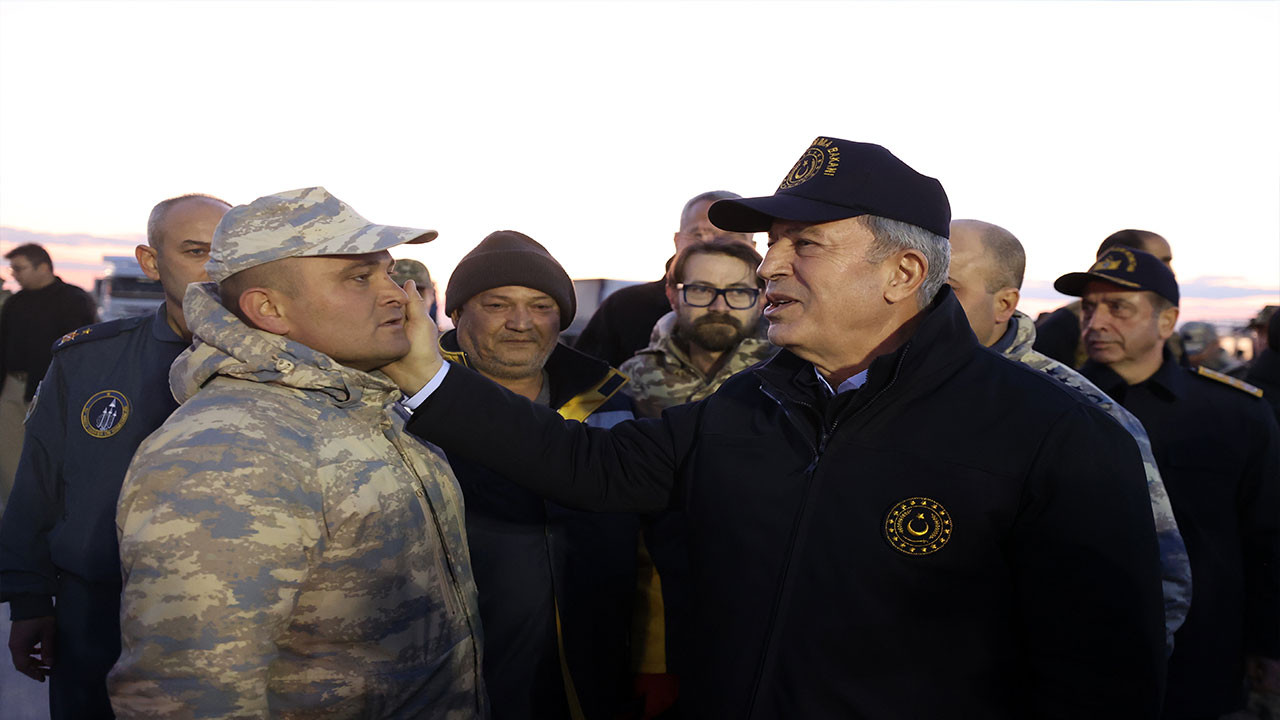 Milli Savunma Bakanı Akar: 25 bin Mehmetçik depremin vurduğu bölgelerde görev alıyor