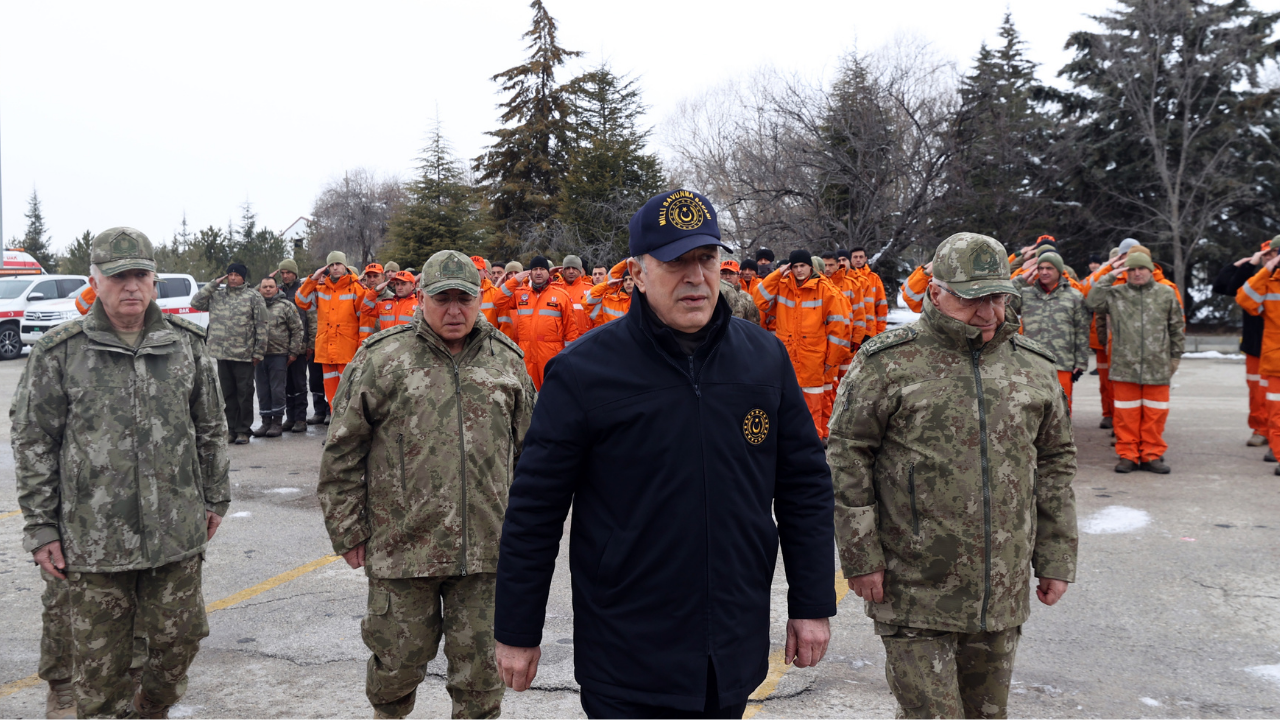 Milli Savunma Bakanlığı açıkladı : Komandolar deprem bölgesine gidiyor