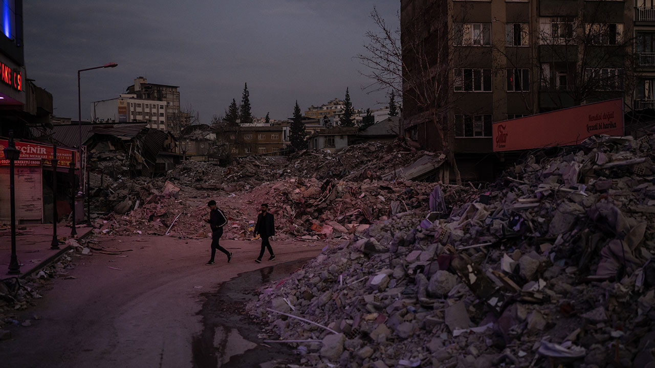 Naci Görür: “Artçı depremler sürerken beton dökmek son derece sakıncalı”