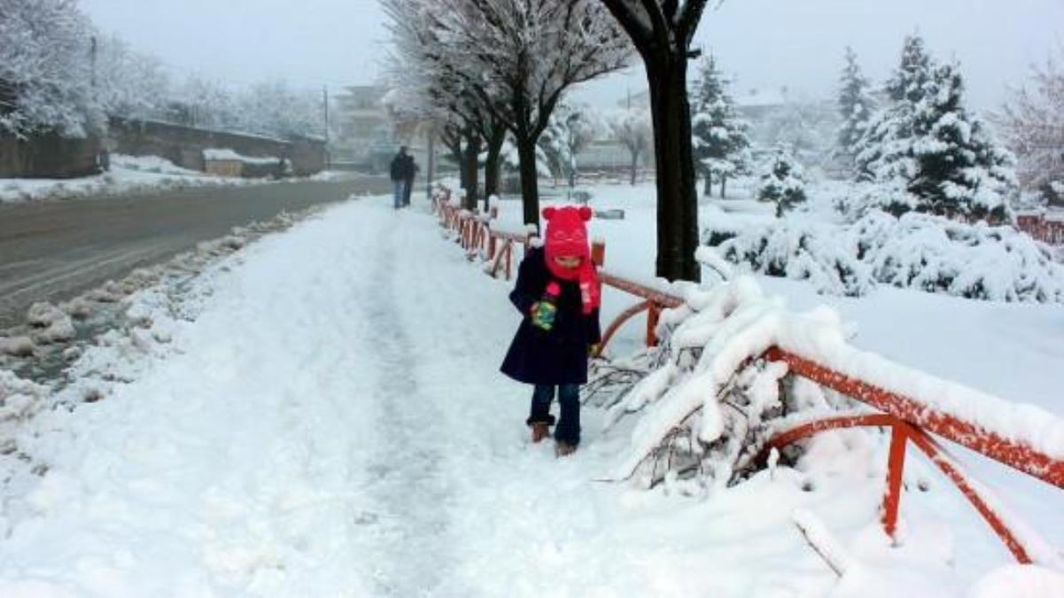 Niğde’de okullar tatil mi? 6 Şubat Pazartesi Niğde’de okullar tatil edildi mi? Son dakika Niğde’de okullar yarın tatil mi?