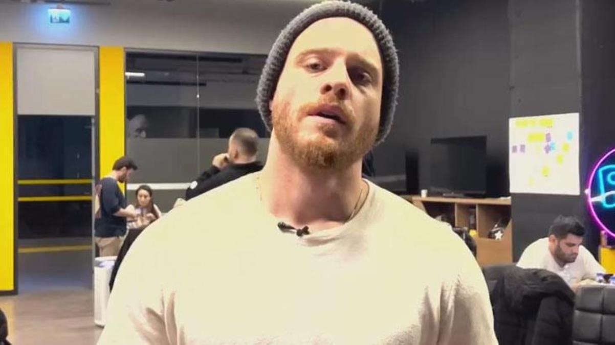 Oyuncu Kerem Bürsin, dünyaya seslenerek deprem felaketi yaşayan Türkiye’ye için yardım istedi