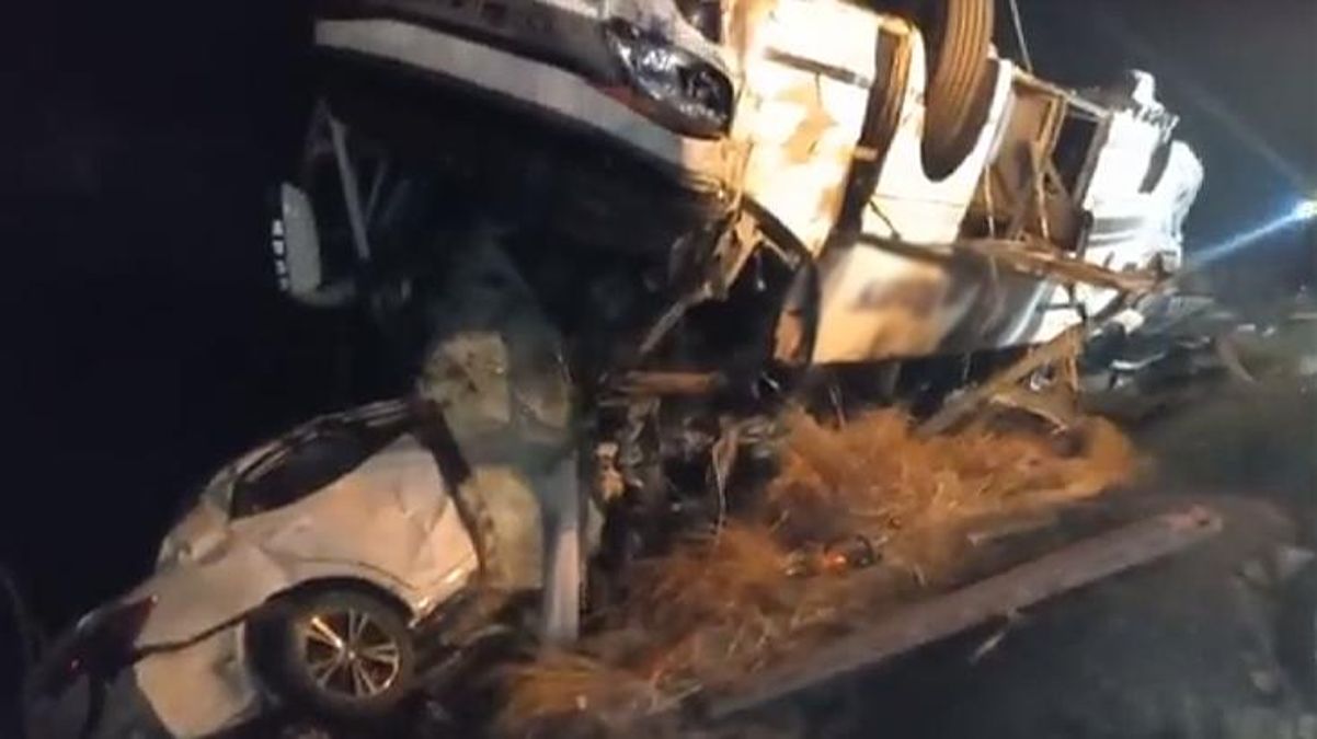 Pakistan’da yolcu otobüsü hendeğe düştü! 12 kişi öldü, 54 kişi yaralandı