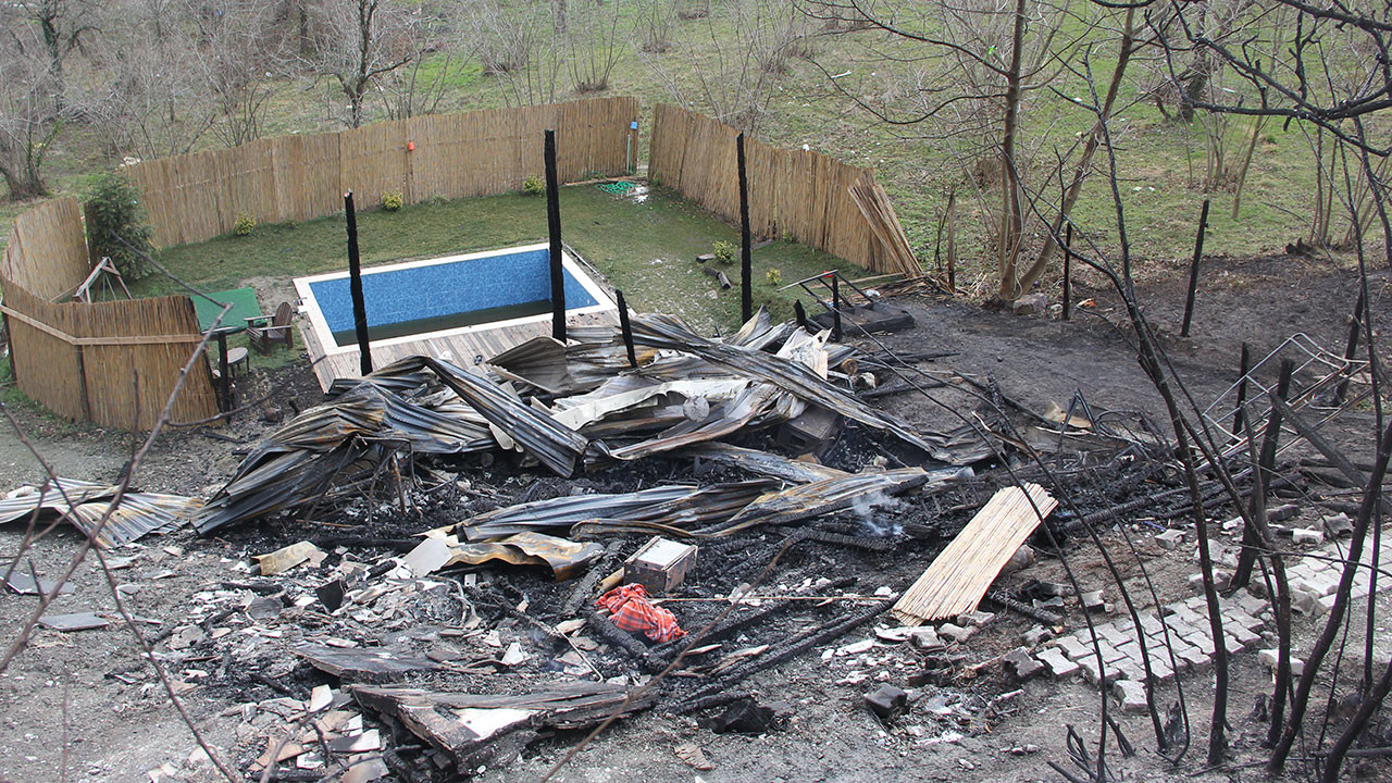 Sakarya’da bungalovda çıkan yangında 2 kişi öldü