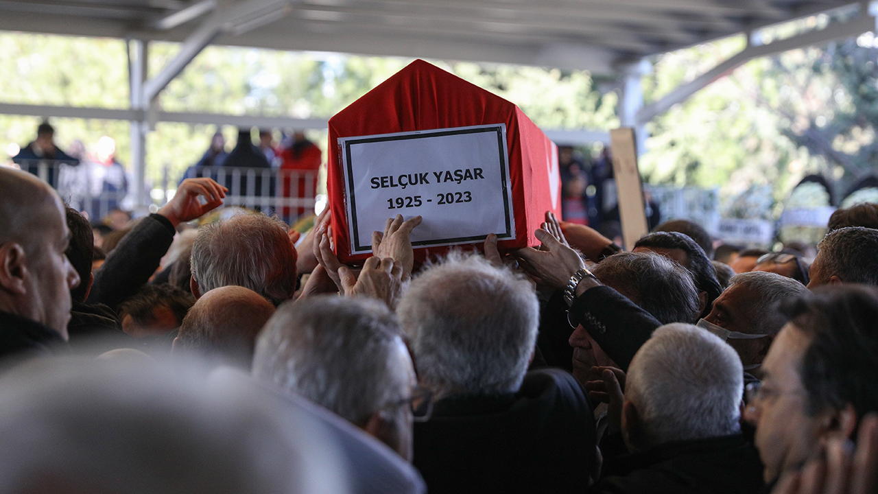 Selçuk Yaşar son yolculuğuna uğurlandı