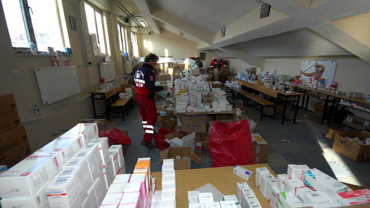 Servier Grup, depremzedeler için 44 bin kutu ilaç gönderdi
