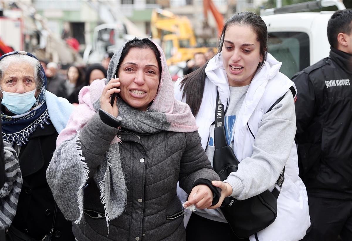 Son Dakika: Depremde hayatını kaybedenlerin sayısı 43 bin 556’ya yükseldi