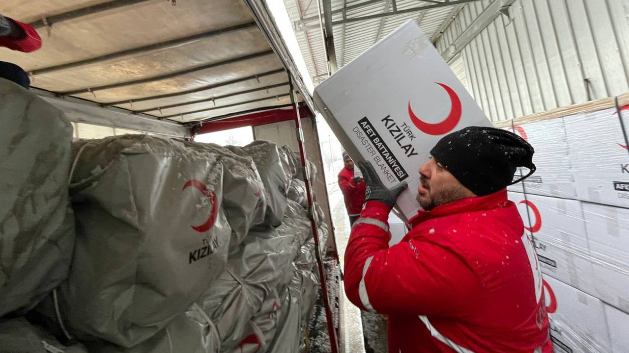 Türk Kızılayı yardım kampanyası için ihtiyaç listesini paylaştı