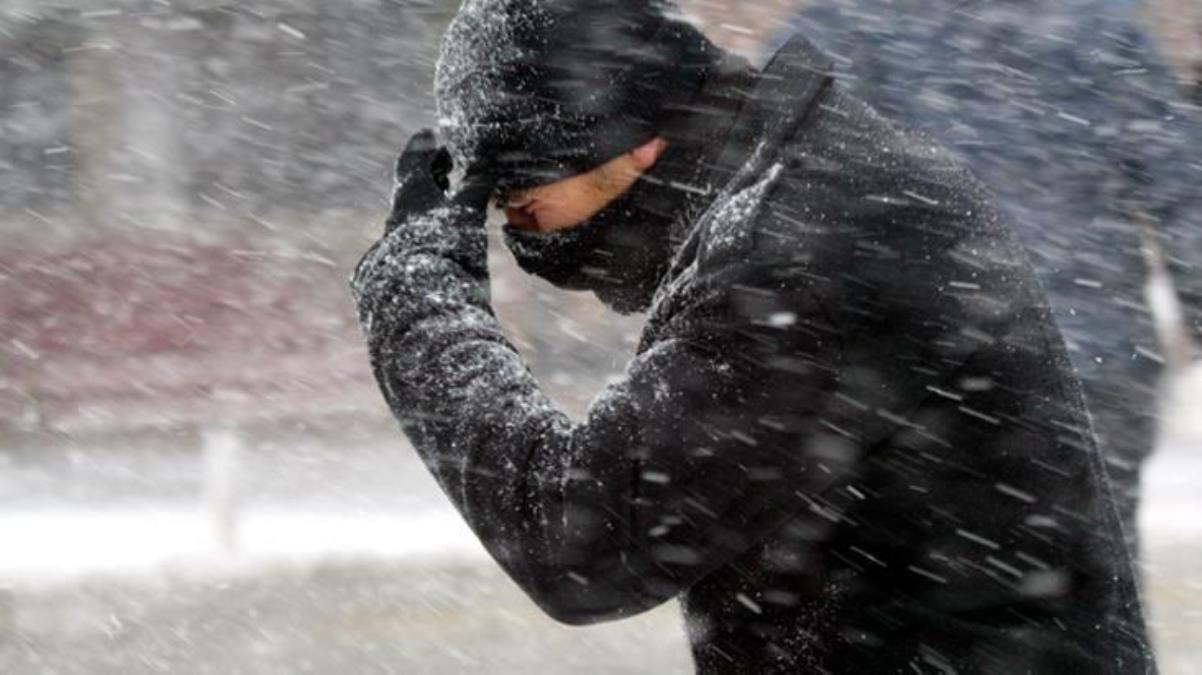 Türkiye beyaza büründü! Kar şiddetini iyice artırdı, İstanbul ve Ankara dahil 39 ilde eğitime ara verildi