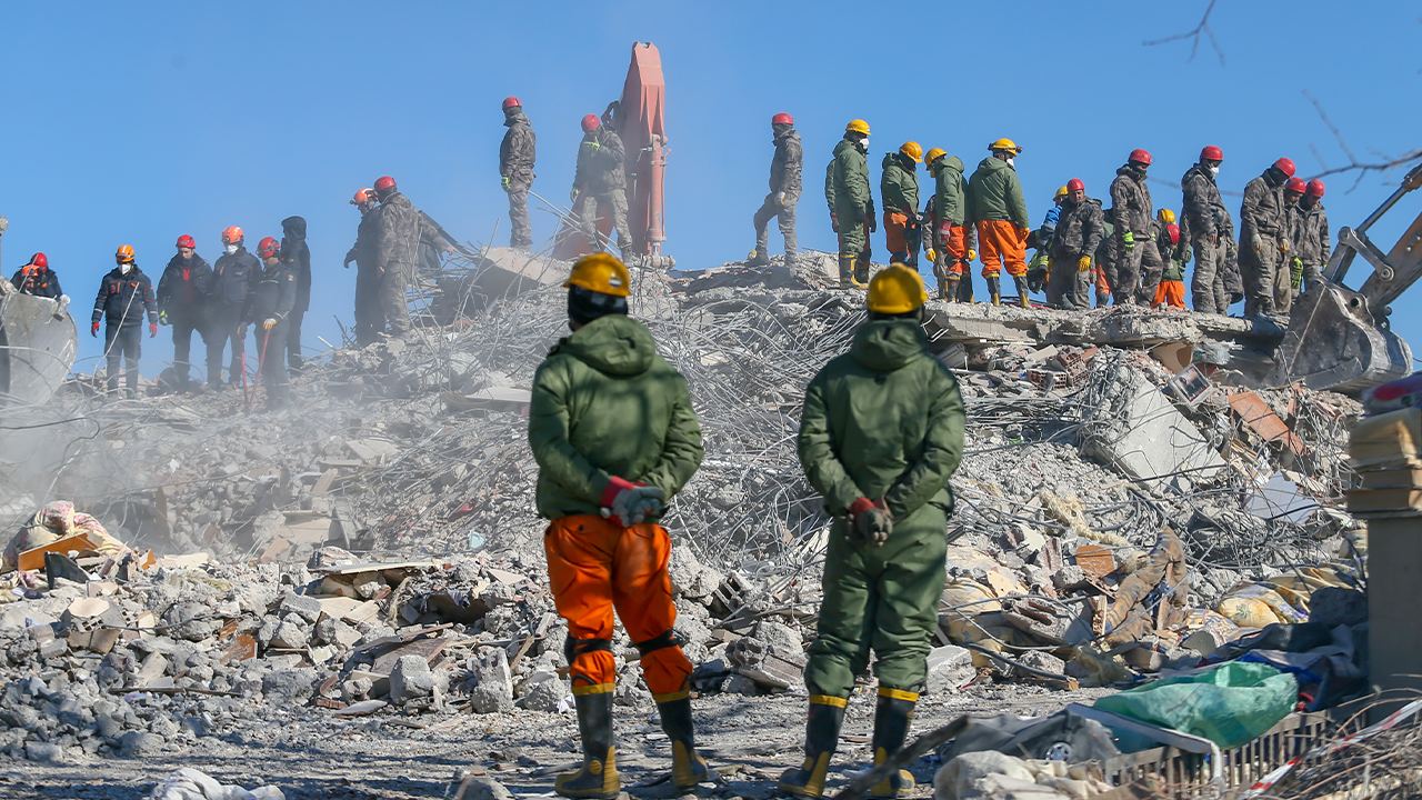 Vali açıkladı: İlçe tamamen yıkılarak yeniden inşa edilecek