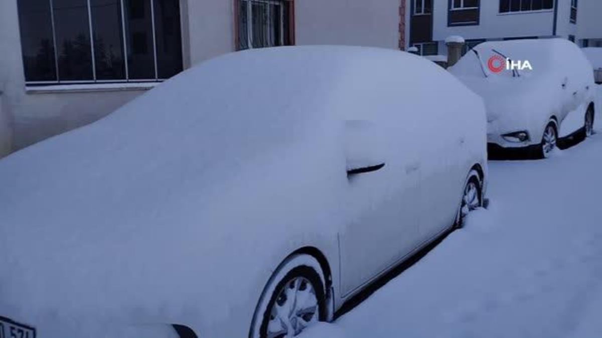 Varto’da 72 yerleşim yerinin yolu kapandı, okullar 2 gün tatil edildi