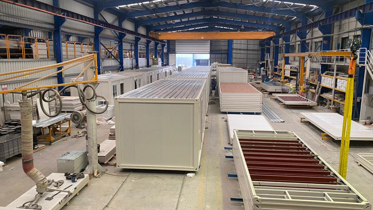 Vekon, günde 60 adet yaşam konteyneri üretip, deprem bölgesine gönderiyor