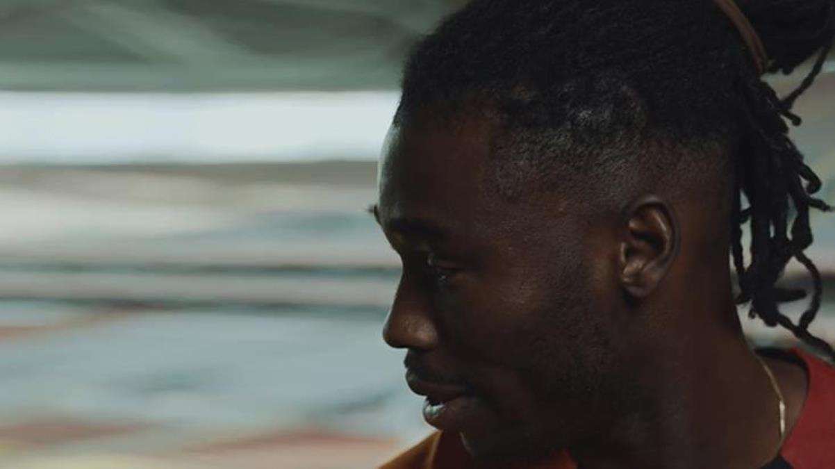 Videoyu izleyenlerin boğazı düğümleniyor! Galatasaray’ın Hatayspor’dan transferi, ağlamamak için kendini zor tuttu