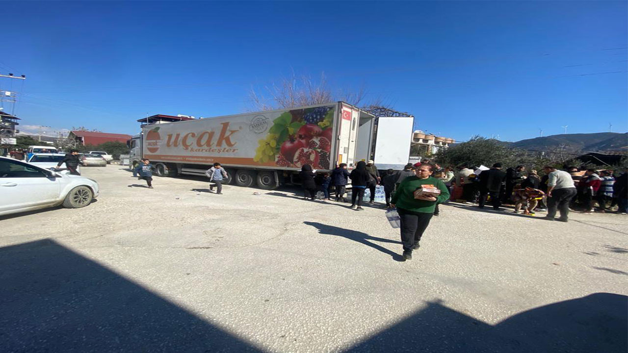 Yaş meyve sebze sektörü yardımları deprem bölgesine taşıyor