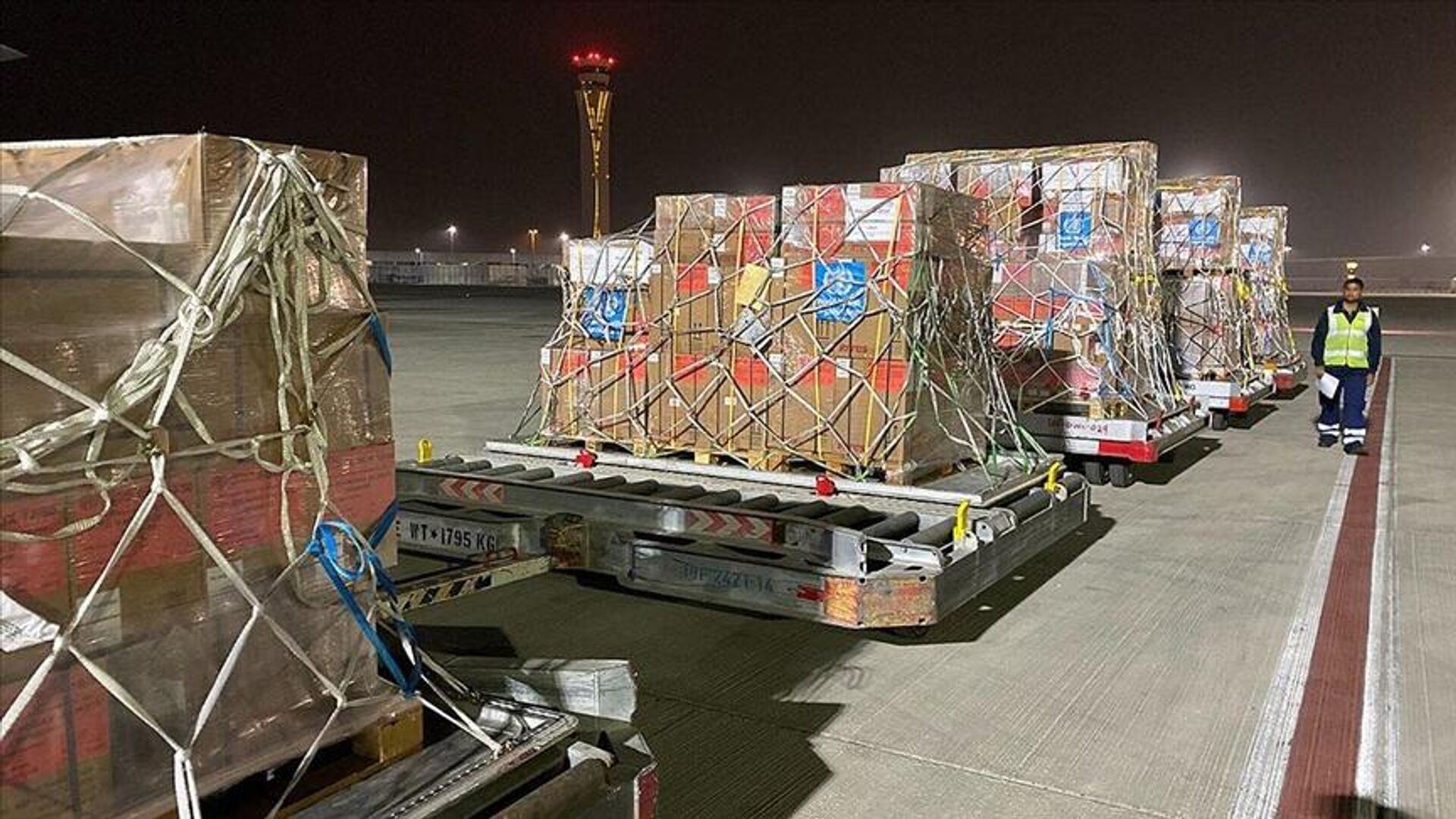 BAE, Türkiye ve Suriye’deki depremzedeler için bugüne kadar 230 uçak yardım malzemesi gönderdi